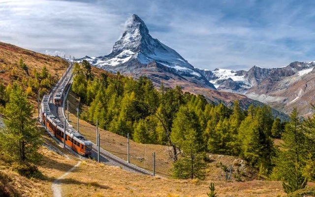 Khám phá làng Zermatt cổ kính, yên bình trong tour du lịch Thụy Sĩ